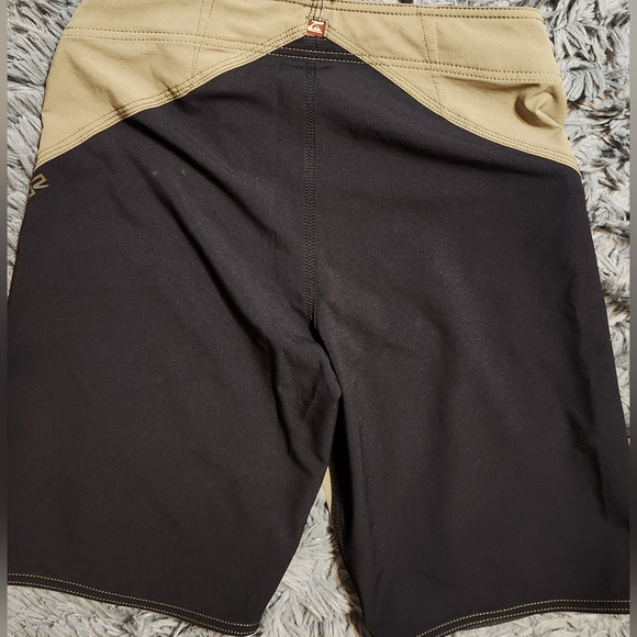 Quicksilver Boardshorts Size 30 Men's - Picture 2 of 9